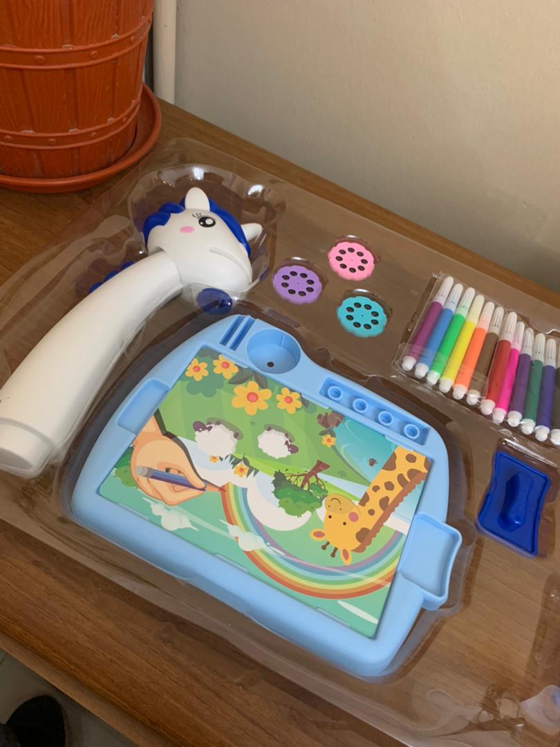 Projecteur de dessin licorne pour enfants avec 24 motifs colorés الحجم الكبير